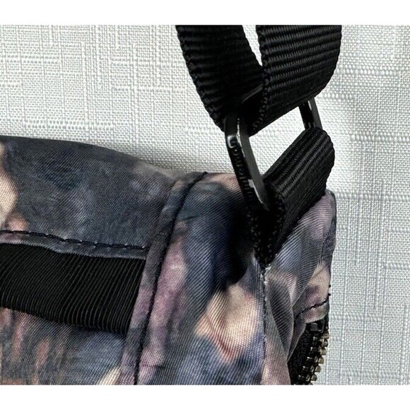 Lululemon Festival Crossbody Bag II 5L Frosted Rose Multi Black Full Zip - Picture 8 of 14